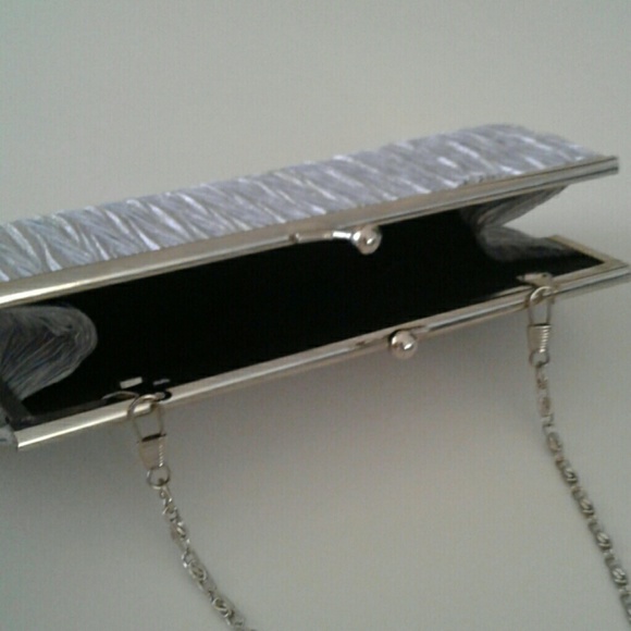 Close Out 🎉🎈Fashion Satin Purse Grey/Silver - Picture 4 of 8